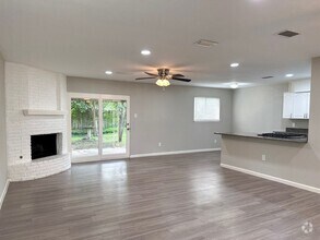 Building Photo - 3 Bedroom / 2 Bath / 2 Car Garage