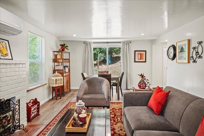 Building Photo - 272 W Carmel Valley Rd