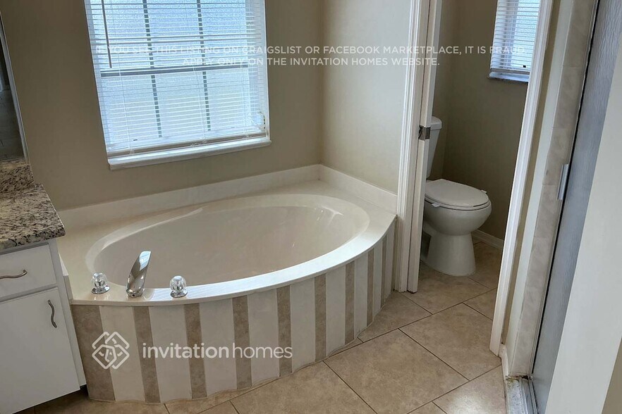 Building Photo - 23156 Hillsdale Ave