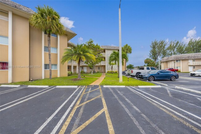 Building Photo - 7480 Miami Lakes Dr