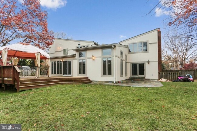 Building Photo - 9801 Clydesdale St