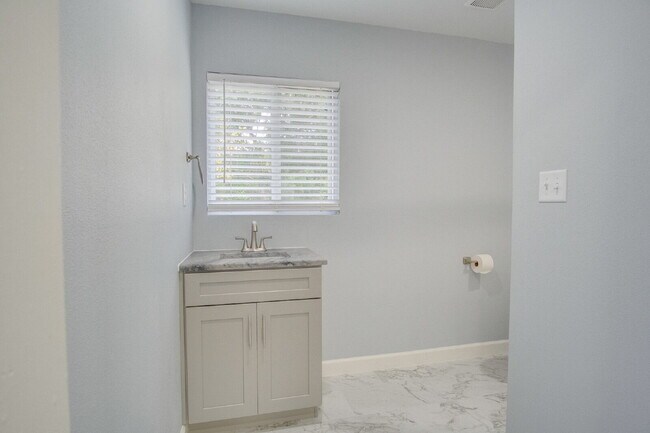 Building Photo - Updated 2BR/2BA Home Near Cordova Mall – Modern Updates & Convenient Location