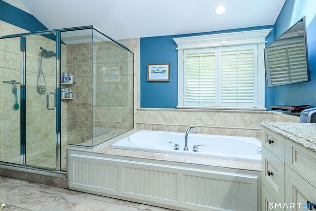 Building Photo - 2 Bramble Bush