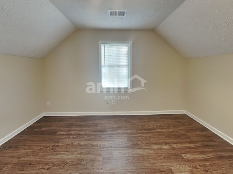 Building Photo - 1613 Cumberland Club Rd SW