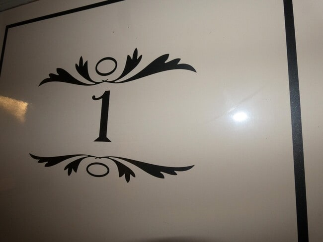 Building Photo - 15 E Main St