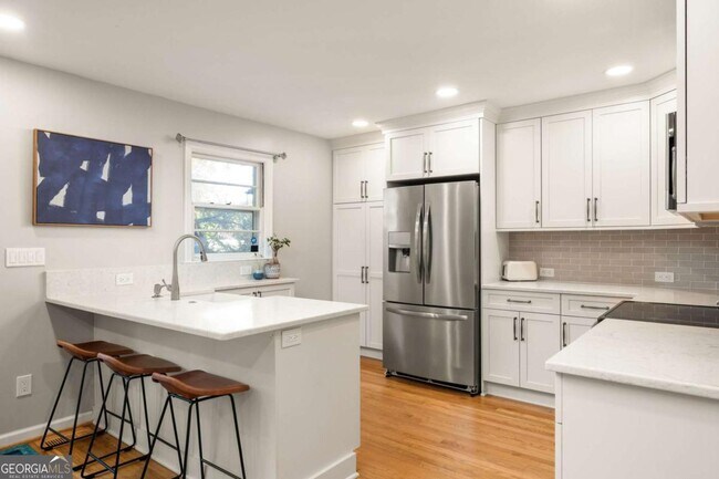 Building Photo - 811 Whelchel Dr