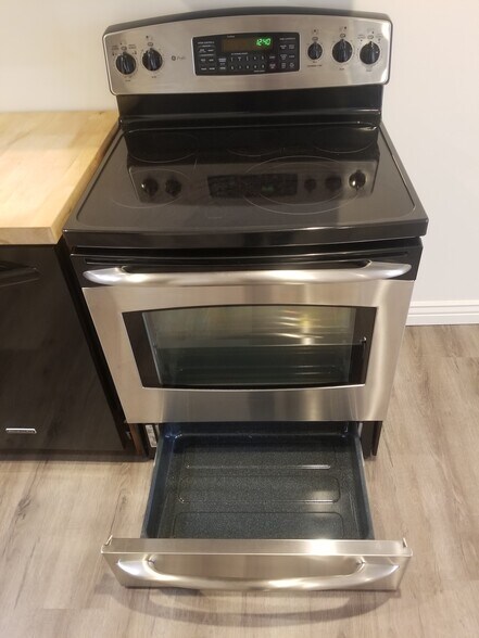 Oven 1 - 39 N Archmore St