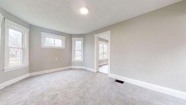 Building Photo - Lorain/W.73 neighborhood, updated 3 bed/1 bath single family house.