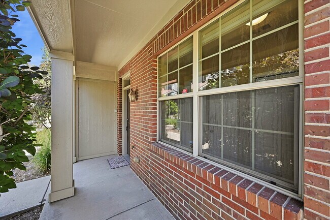 Building Photo - $2,640.95 -  3 Bed, 2.5 Bath Townhome in Denver with Attached Garage and Central AC!