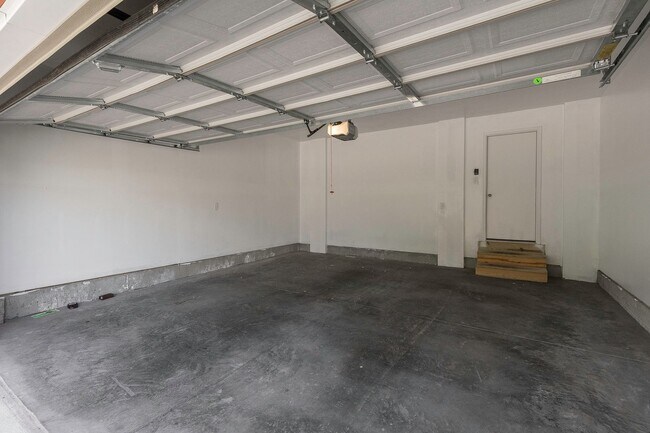 Building Photo - 12064 Parkview Trace Dr