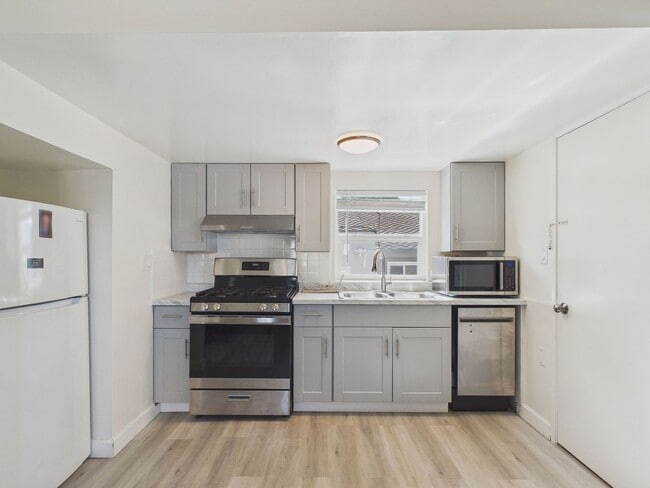 Building Photo - Updated 1BR in Prime Oakland Location | Flexible Furnishing Options