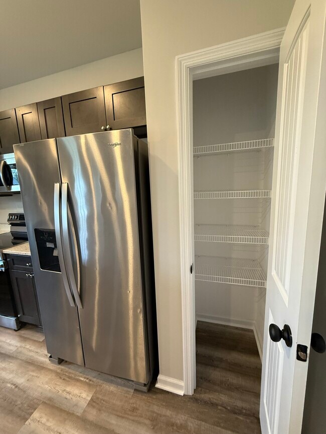 Building Photo - 308 E Franck St