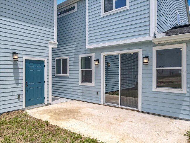 Building Photo - 591 W Osceola St