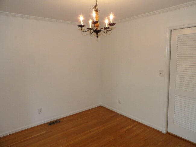 Building Photo - 837 Malabu Dr
