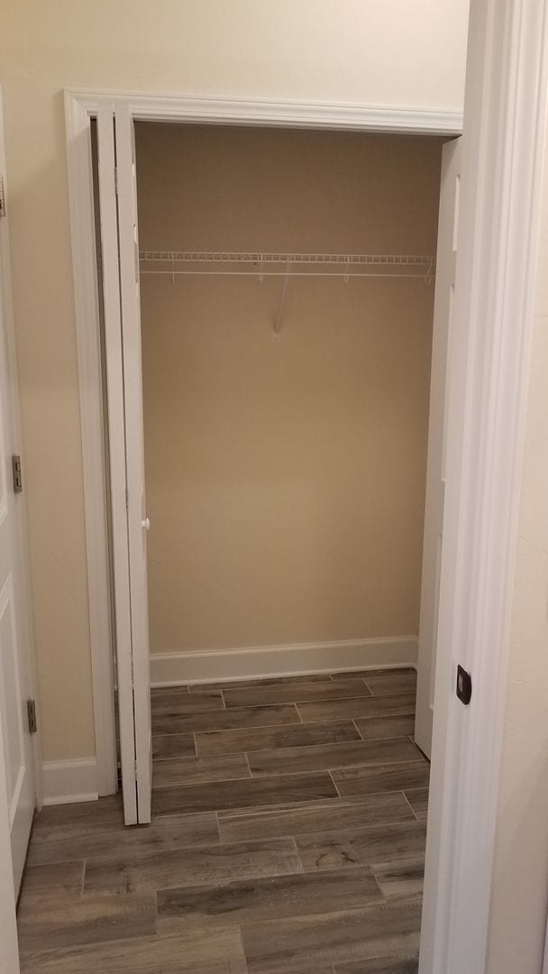 Building Photo - Recently Built 1 Bedroom, 1 Bathroom Studio in Sorority Row