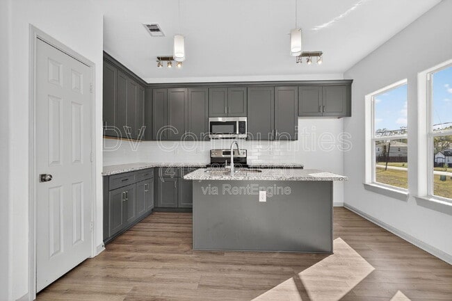 Building Photo - 4423 Brinkley St