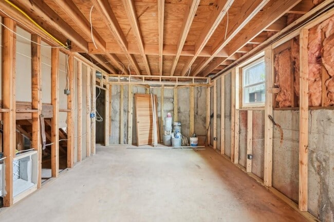 Building Photo - 1600 Spring Arbor Ct