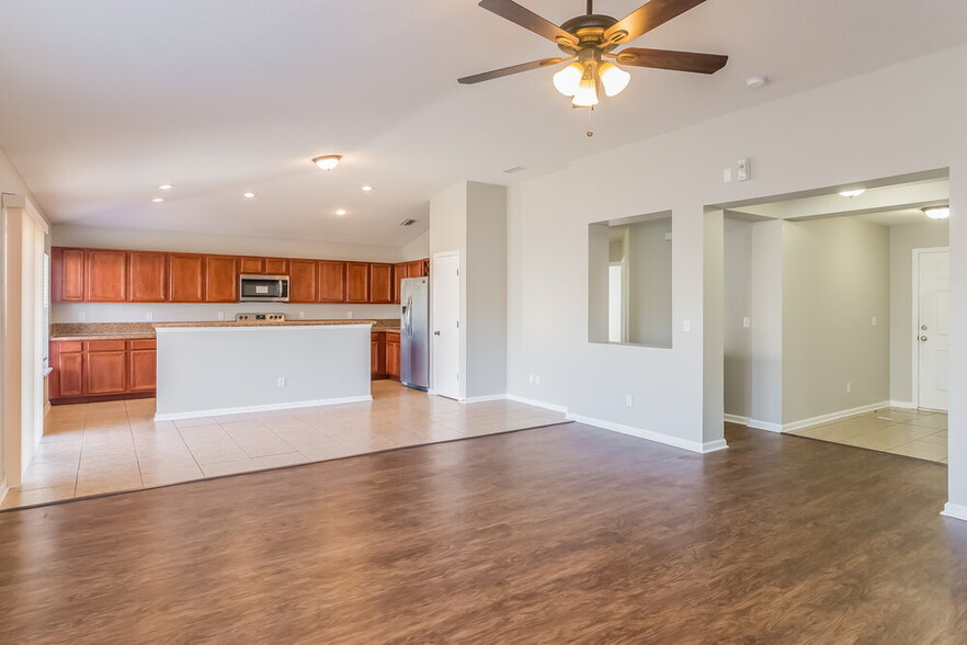 Building Photo - 2285 Brian Lakes Dr E