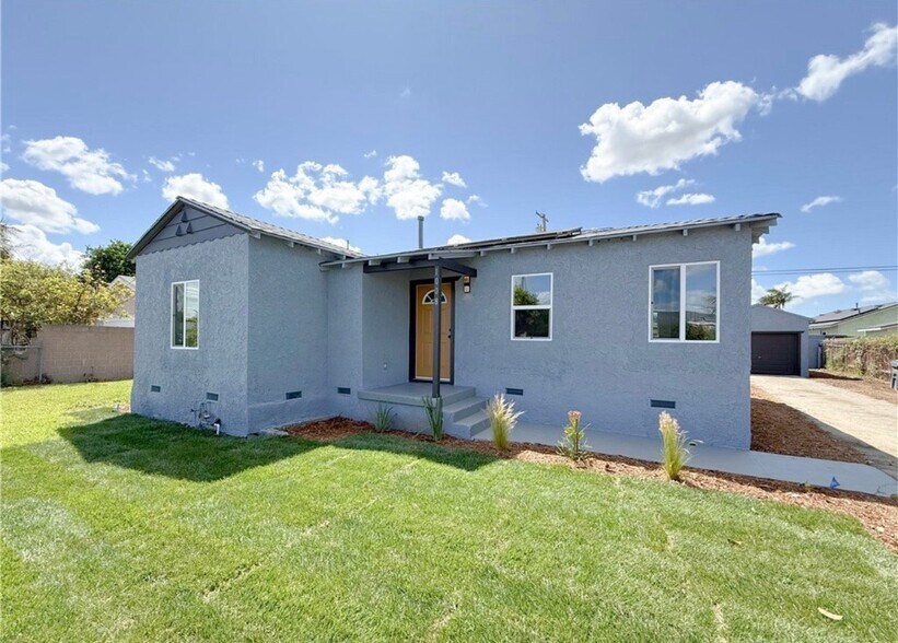 Building Photo - 1008 W 134th Pl