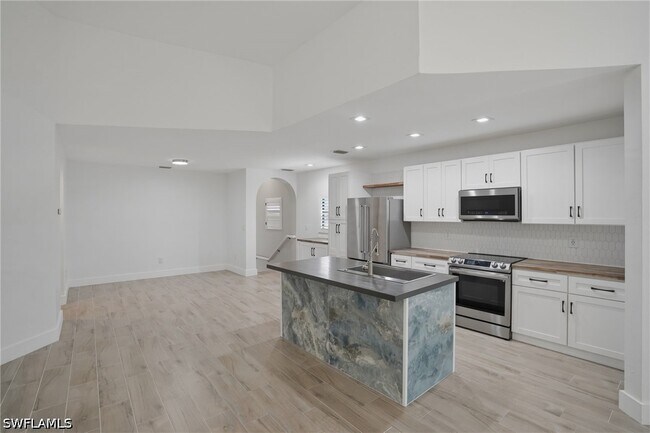 Building Photo - 27024 Adriana Cir