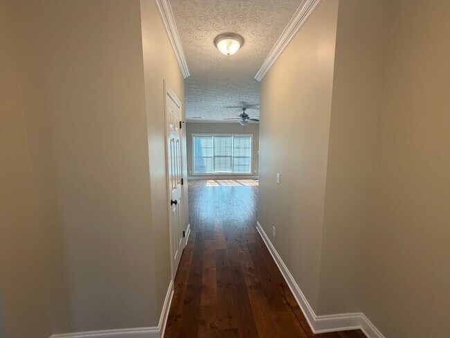 Building Photo - Cozy Condo in Gardens at Gatewood!