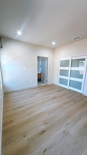 Building Photo - 11156 S Dallas Dr