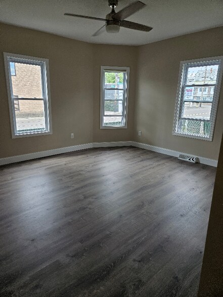 Building Photo - 15 Warsaw Ave