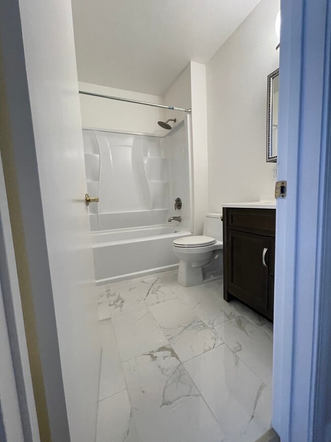 Building Photo - 302 Laurel St