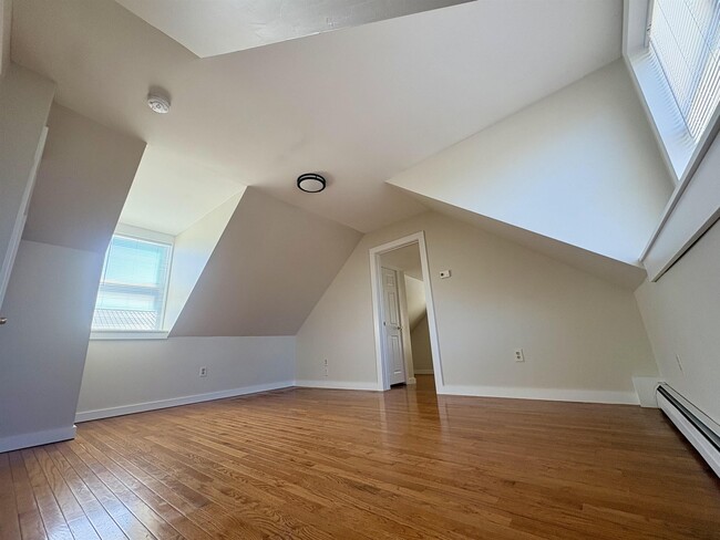 Building Photo - 12 N Main St