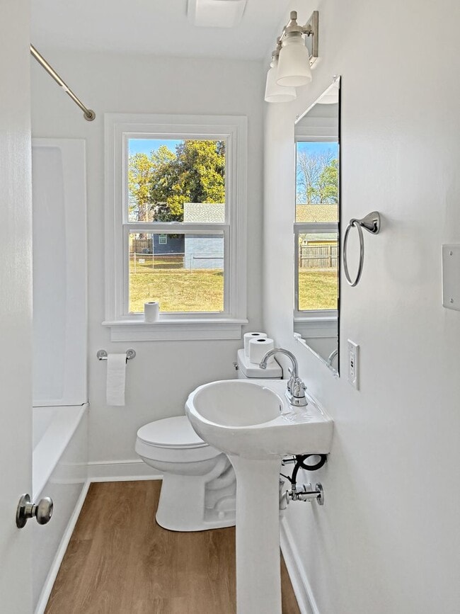 Building Photo - Adorable, Newly Remodeled Home in Henrico