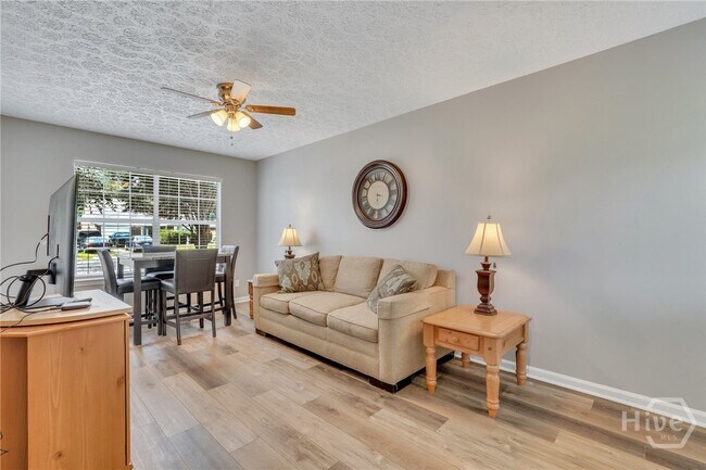 Building Photo - 11 Ropemaker Ct