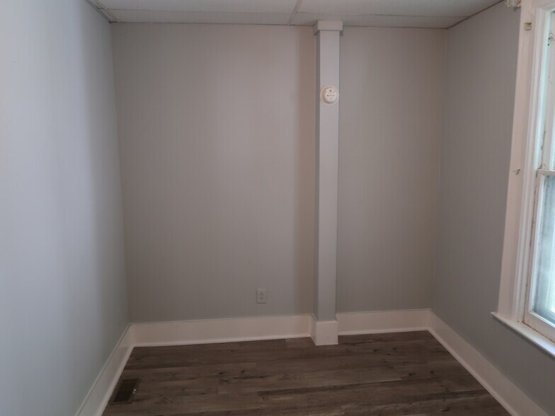 Rear Bedroom - 456 Franklin St