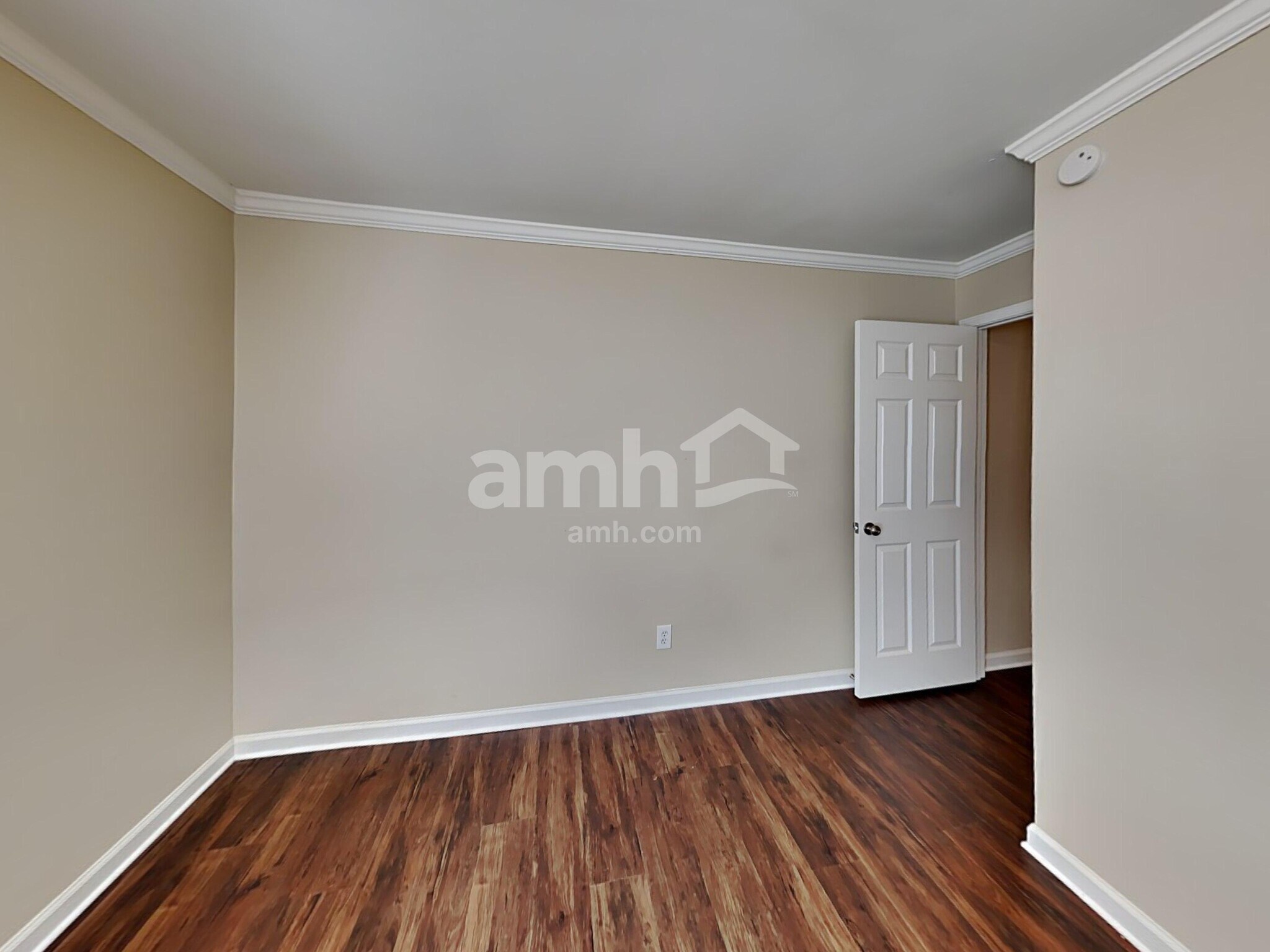 Building Photo - 2923 Villa Lake Dr