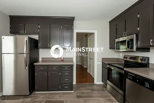 Building Photo - 4 Bedroom Pet-Friendly Home in Charlotte, NC with Main Street Renewal