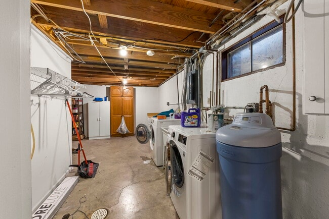 Building Photo - 1620 Lucylle Ave