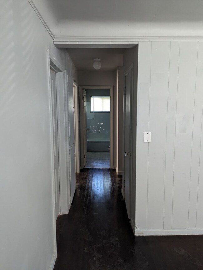 Building Photo - 5217 Neff-2 BED & 1 BATH FOR RENT