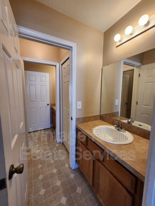 Building Photo - 12015 Peach Grv Ct