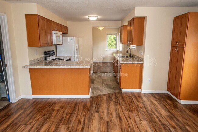 Building Photo - 9620 Maple Ave SW