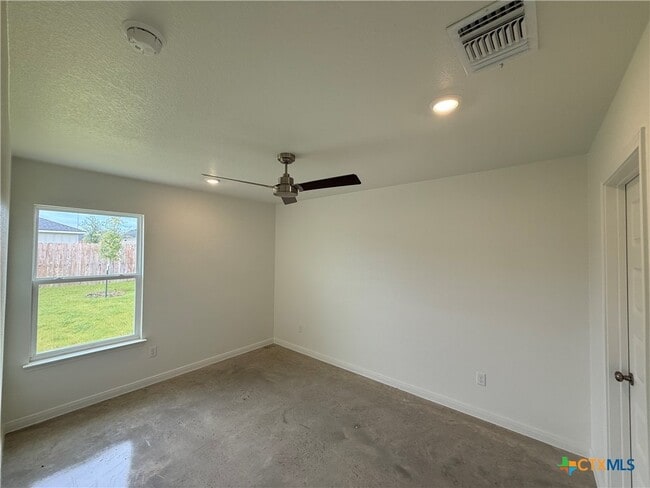 Building Photo - 903 Switchgrass Dr