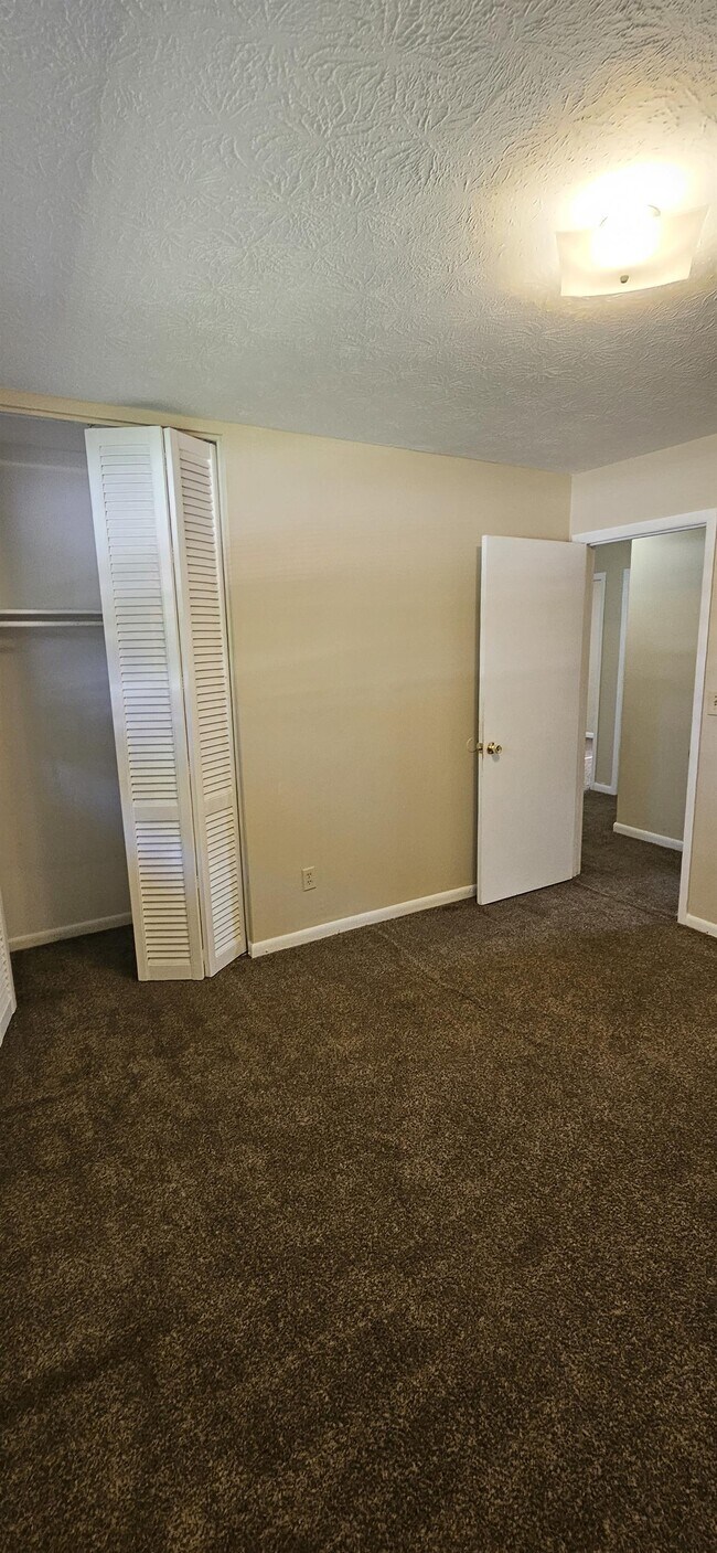 Building Photo - 5813 Rover Dr