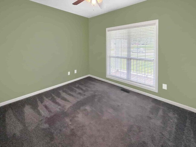 Building Photo - 670 Mitchell Dr