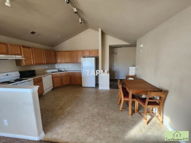Building Photo - Very Nice 2 Bedroom Condo