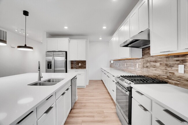 Building Photo - $3,650.00 - 4 Beds 3 Baths Single Family H...