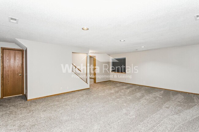 Building Photo - 5 N Hopper Dr