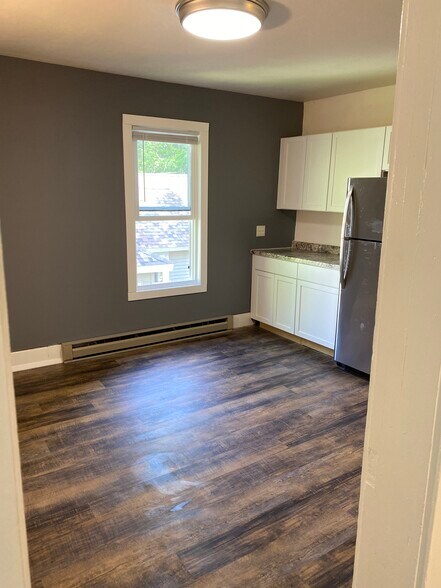 Building Photo - 629 N Barstow St