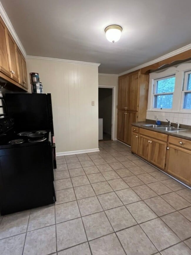 Building Photo - 2 BED 1 BATH WOODBINE COTTAGE