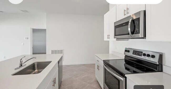 Building Photo - 3403 34th St SW