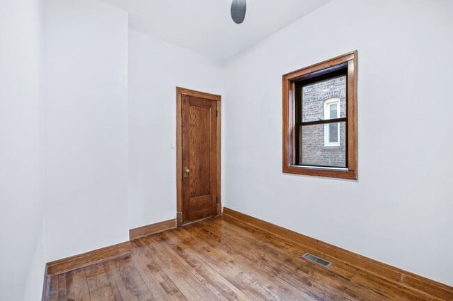 Building Photo - 2624 N Albany Ave