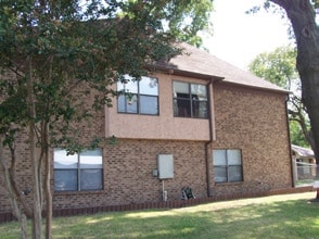 Building Photo - West Oak Village