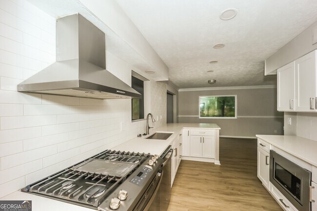 Building Photo - 4433 Woodbank Ln